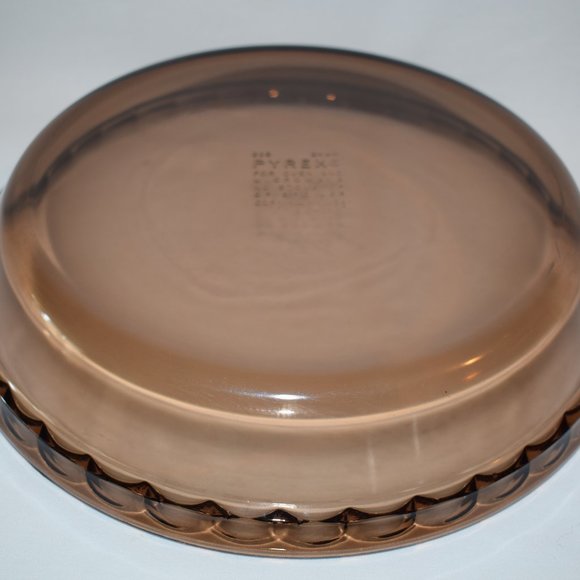Vintage PYREX Easy Grab Smoke Glass Fluted Pie Dish  #229 With Handles - Picture 2 of 2